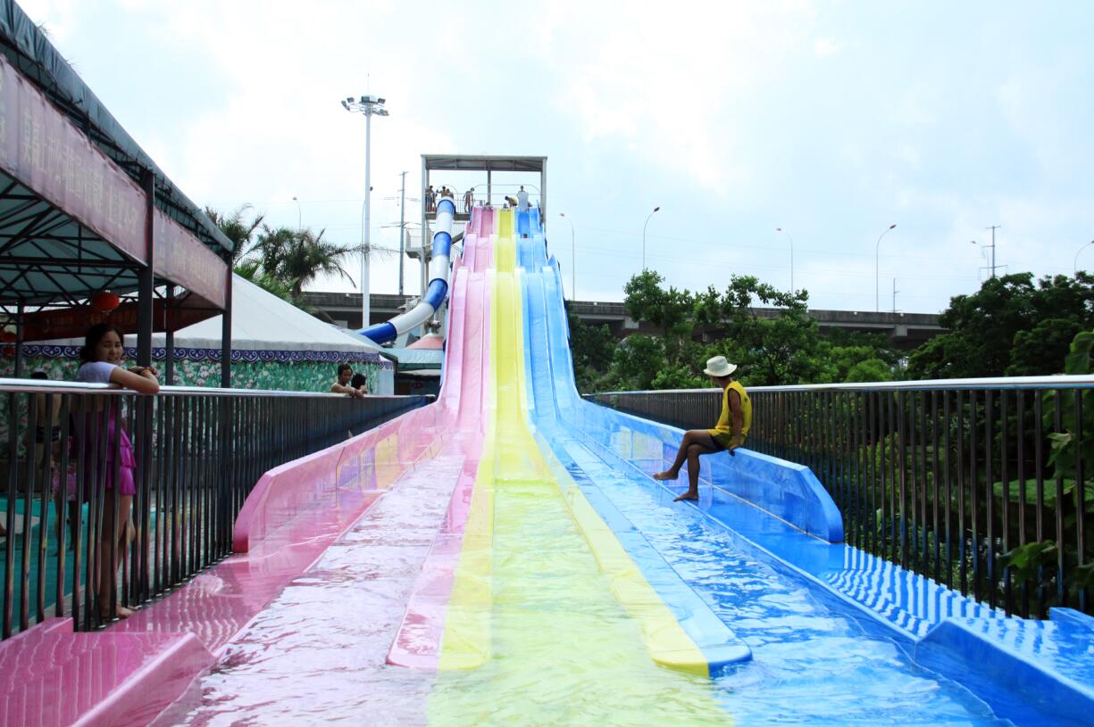 江西贛州上猶印象客家歡樂水世界---彩虹滑梯